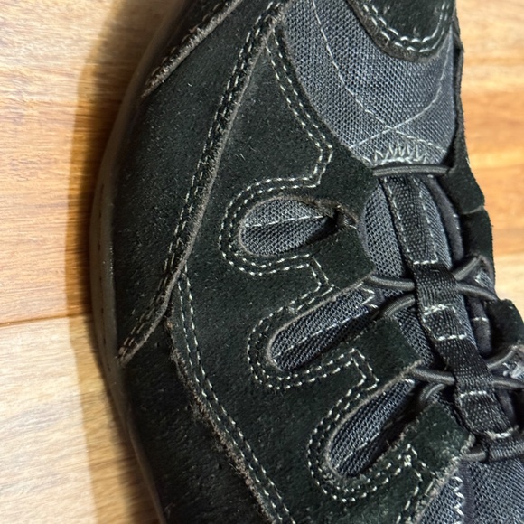 Lands End Slip on Shoes- Size 8- LIKE NEW - Picture 6 of 7